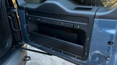 Land Rover Defender 3.0 D250 X-Dynamic SE 90 3dr Auto Diesel Estate